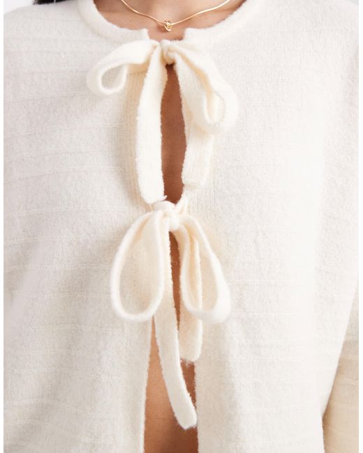 Vero Moda White – vorne gebundene, strukturierte strickjacke