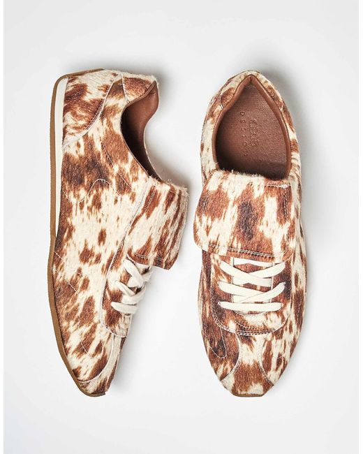 ASOS – retro-sneaker mit künstlichem ponyfell und übergroßer zunge in Brown für Herren