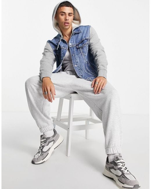 Levi's – hybrid – trucker-jeansjacke mit kapuze und ärmeln aus  sweatshirt-stoff in Grau für Herren | Lyst AT