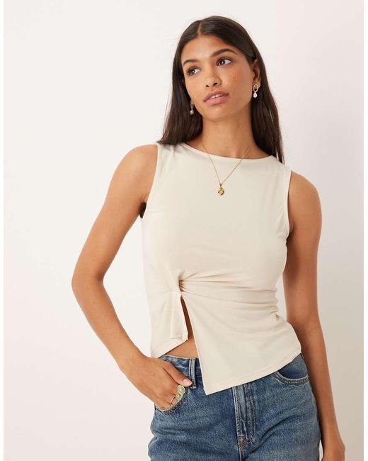 Top Senza Maniche Stretto di ASOS in Natural