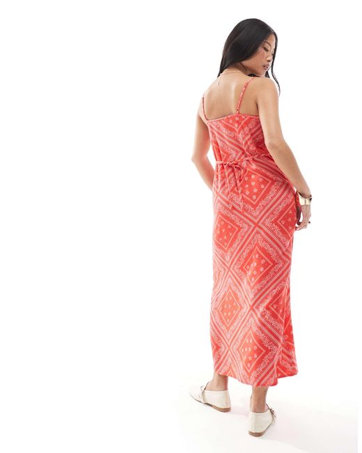 Robe nuisette longue à bretelles et encolure dégagée - imprimé bandana Miss Selfridge en coloris Red