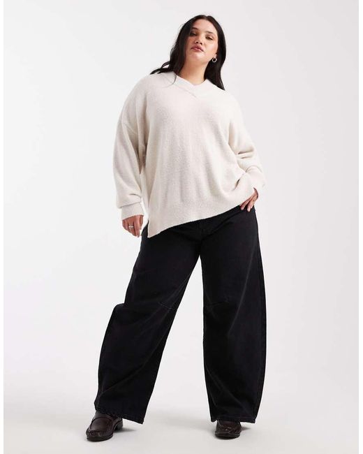 Jersey Blanco Extragrande Con Cuello De Pico De Punto Muy Suave De Asos Design Curve ASOS de color Natural
