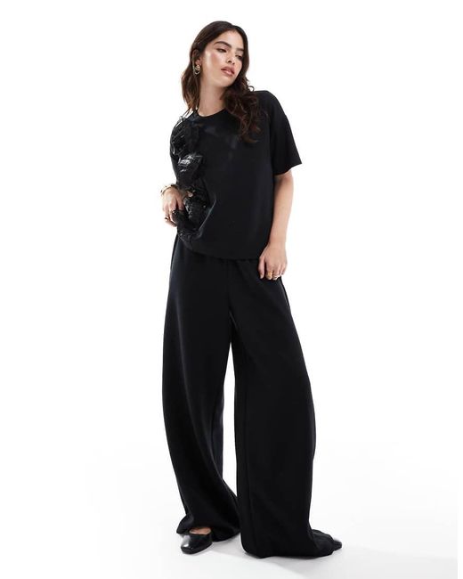 Vero Moda T-Shirt Van Sweatstof Met Korte Mouwen En 3D Rozen Applicatie in het Black