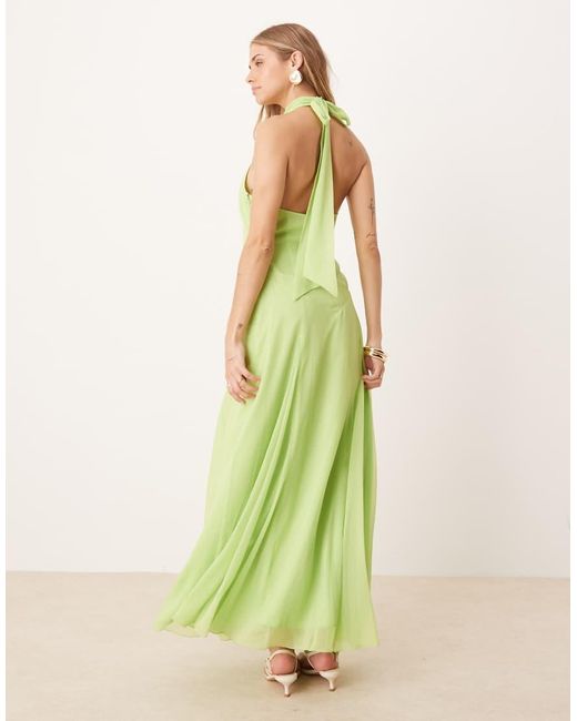Vestido Largo Verde Luminoso Con Cuello Halter Y Cintura Baja De Chifón De ASOS de color Green