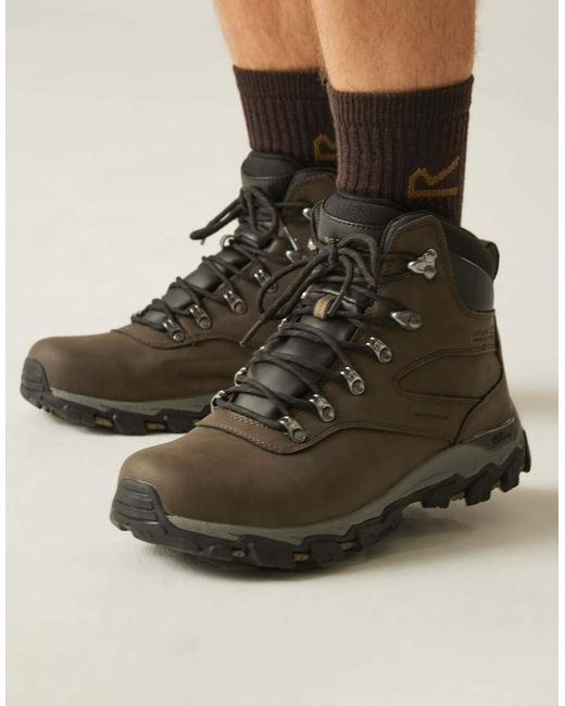 Regatta Black Holcombe Classic Walking Boots for men