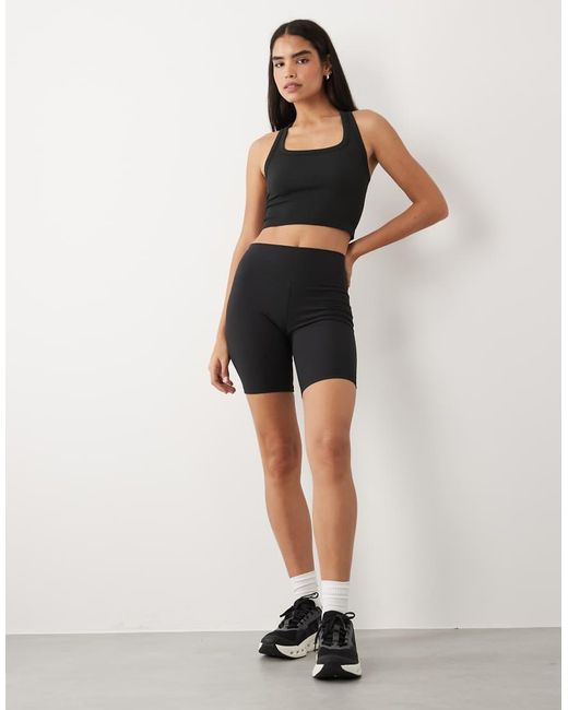 4505 Black Seamless Ribbed Scoop Neck Cropped Tank Top With Racer Back