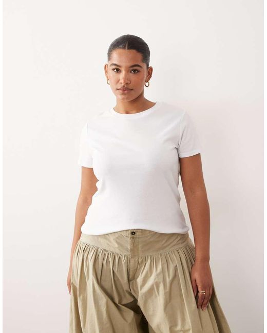 ARRANGE White Curve Sculpted Crew Neck T-shirt