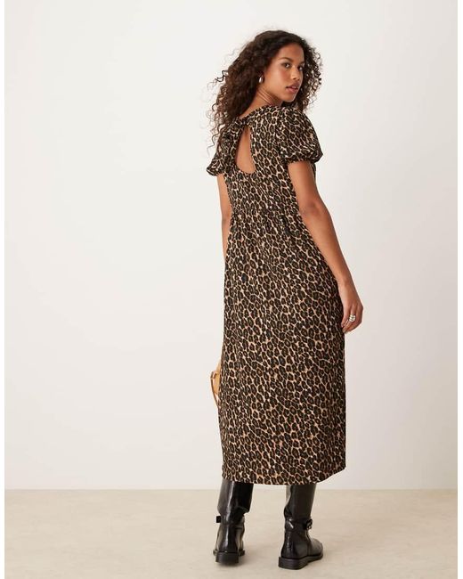 New Look Aangerimpelde Midi Jurk Van Kreukelstof Met Strik Achter in het Natural