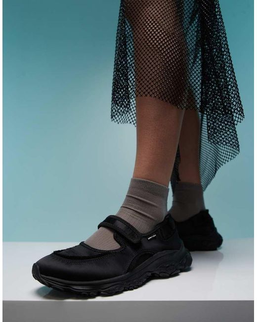 Sneakers Stile Ballerina Nere Con Fascetta Adesiva di Bimba Y Lola in Black