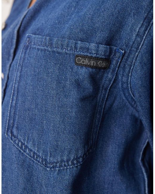 Calvin Klein Blue – kurz geschnittenes dad-jeanshemd
