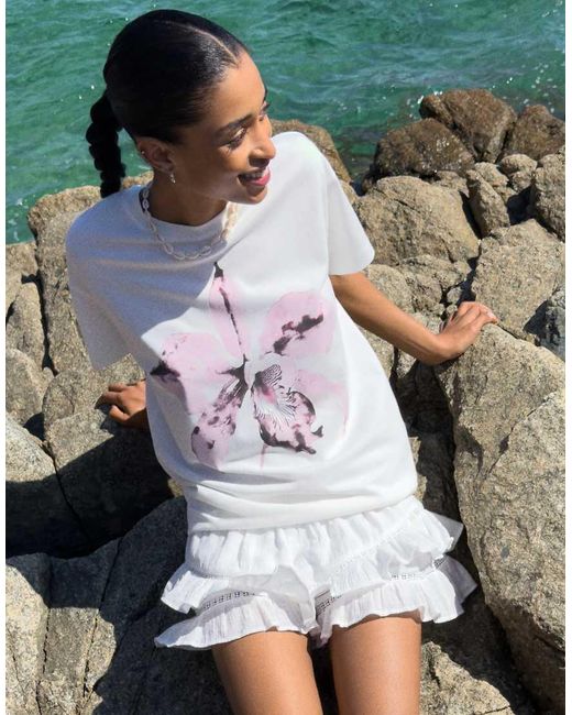 T-Shirt Oversize A Maniche Corte Bianca Con Stampa di Bershka in White