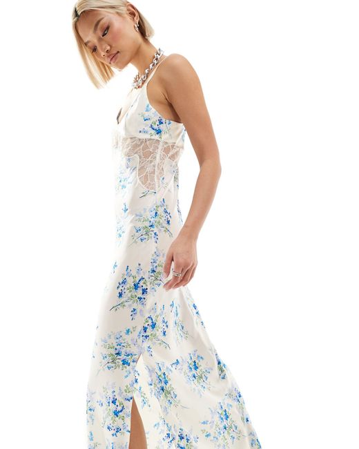 Vestido largo color crema con estampado floral azul emory park de color White