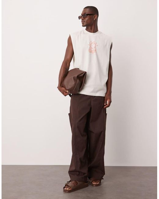 Top Senza Maniche Oversize Sporco Con Giromanica Ampio E Grafica Di Sole di ASOS in Brown da Uomo