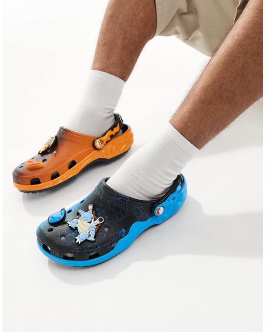 CROCSTM – klassische, e clogs mit pokémon-verzierungen in Blue für Herren