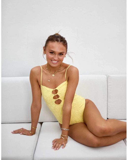X misha grimes - maillot 1 pièce à découpe en jacquard fleuri orné South Beach en coloris Yellow