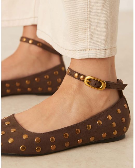 ASOS Natural – lara – ballerinas aus braunem wildlederimitat mit runder zehenpartie und nieten