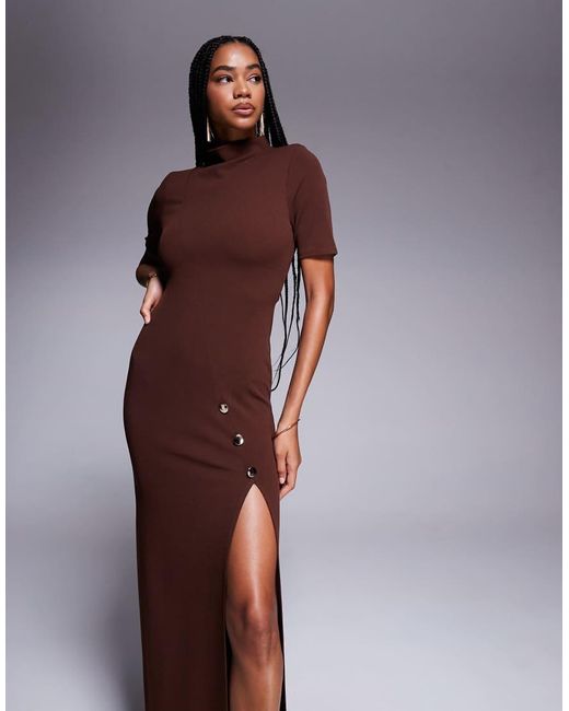 Vestido De Tubo Largo De Manga 3/4 Con Cuello Alto, Abertura Y Detalle De Botones Grandes Dorados De ASOS de color Purple