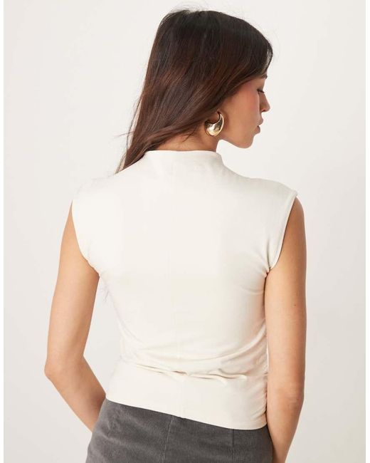 Top Sin Mangas Con Cuello Alto De Abercrombie & Fitch de color Black
