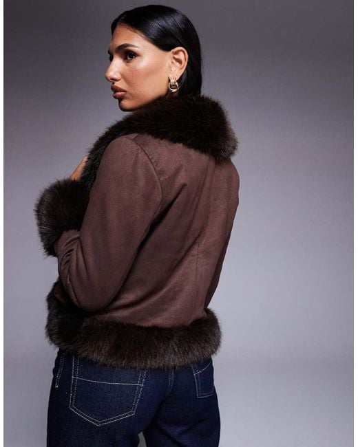 Chaqueta Marrón De Antelina Con Ribetes De Piel Sintética En Contraste De Aria Cove de color Blue