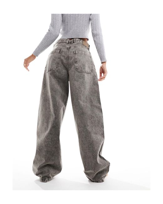 Jeans ampi oversize grigio slavato a vita bassa di Pull&Bear in White