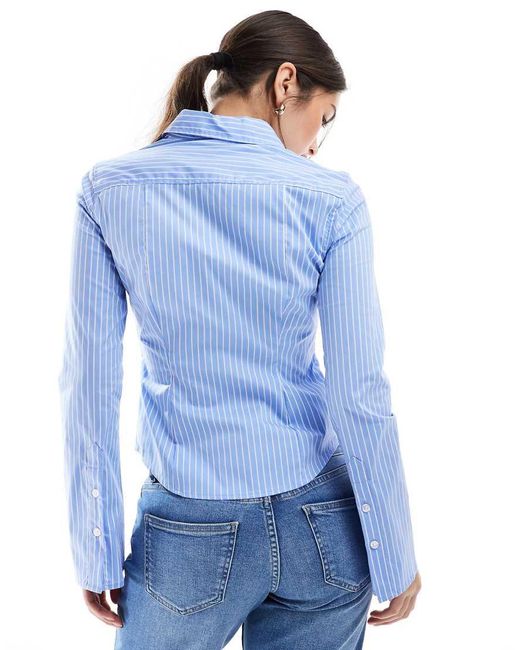 Camicia Aderente A Righe di Bershka in Blue