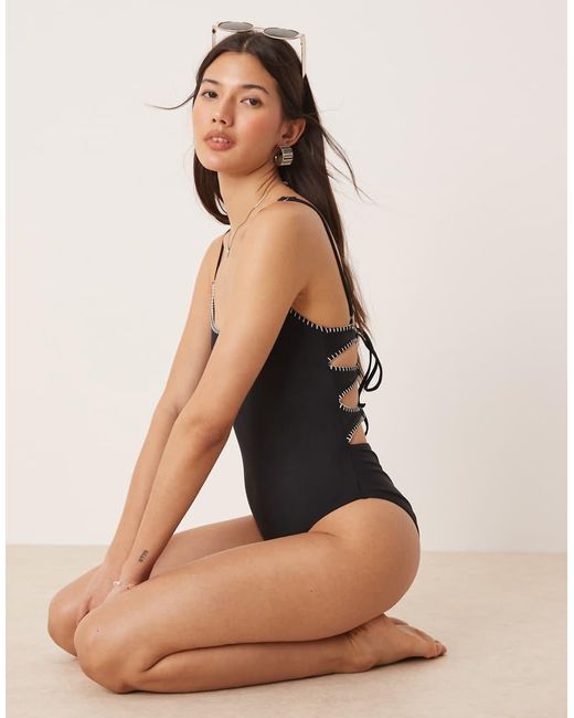 Costume Da Bagno Con Con Cuciture E Allacciatura Incrociata Sul Retro di Stradivarius in Black