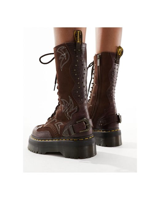 Quad - bottines style western en daim à 14 œillets - marron Dr. Martens en coloris Black