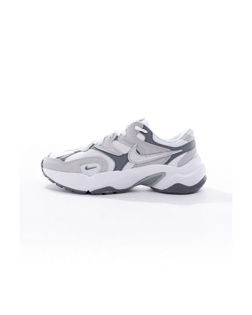 Runninspo - sneakers grigie con dettagli bianchi di Nike in White