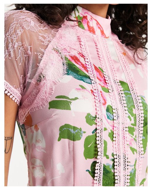 Robe trapèze mi-longue à imprimé fleuri et finitions dentelle Liquorish en coloris Pink
