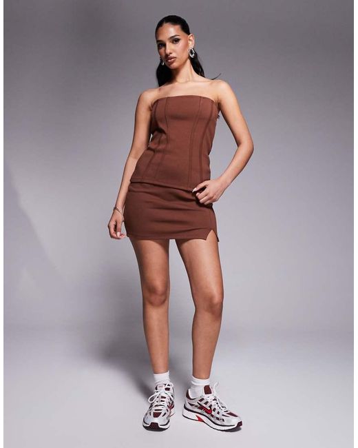 Top Largo Marrón Con Escote Palabra De Honor Y Detalle De Costura De Punto Roma Premium De (Parte De Un Conjunto) ASOS de color Brown