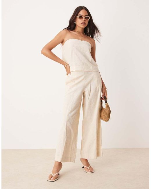 Top Con Escote Palabra De Honor Y Detalles Bordados De (Parte De Un Conjunto)-Blanco ASOS de color Natural