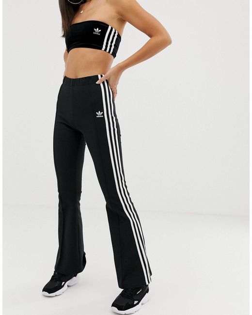 adidas Originals Katoen Adicolor - Flared Broek Met Drie Strepen, in het  Zwart - Lyst