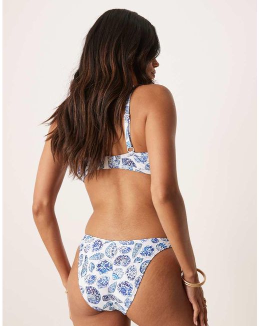 ASOS Shelina in het Blue