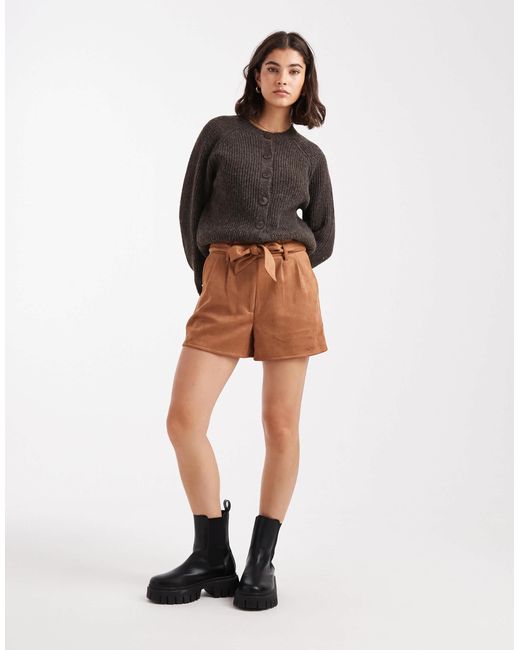 Miss Selfridge Black – shorts aus wildlederimitat mit gürtel