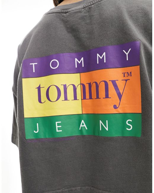 T-shirt oversize taglio corto nera con bandiera di Tommy Hilfiger in Gray