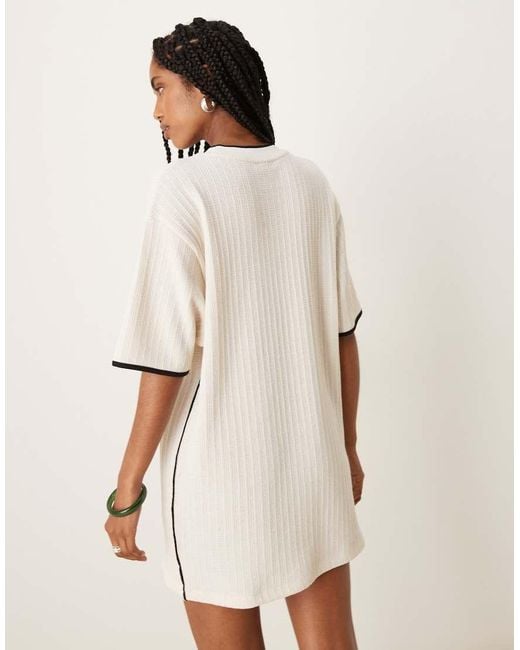 Vestido Corto Estilo Camiseta De Punto De Canalé De -Blanco ASOS de color Natural