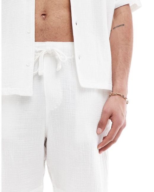 Pantaloncini bianchi testurizzati di Bershka in White da Uomo