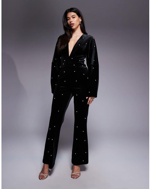 Mono Largo Escotado De Terciopelo Con Adornos De Perlas De ASOS de color Blue