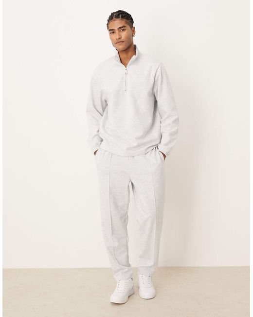 ASOS Ruimvallende Toelopende Joggingbroek Van Stof in het Natural voor heren