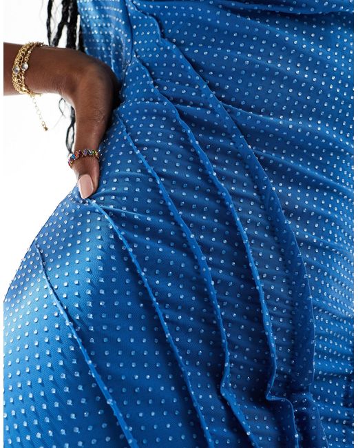 Robe longue drapée à col bénitier et détails thermocollés ASOS en coloris Blue