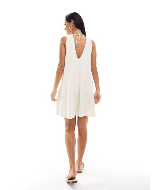 Robe fluide brodée en jersey avec liens dans le dos - crème Object en coloris White