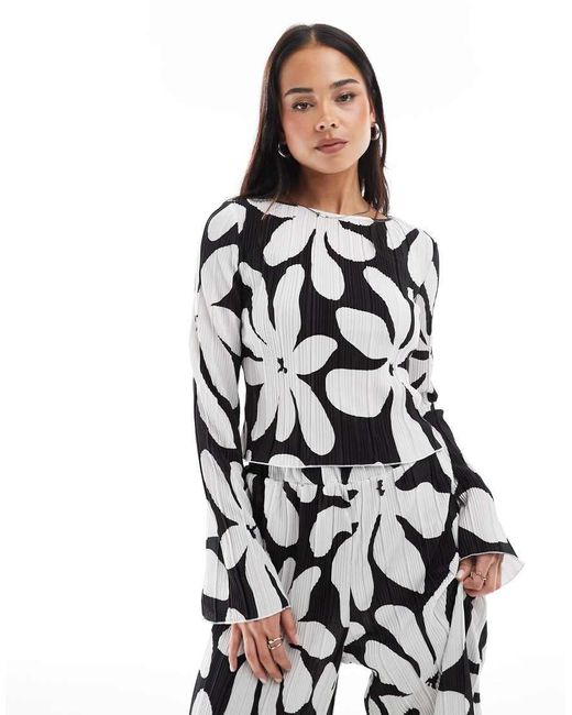 Top Plissé A Maniche Lunghe Monocromatico A Fiori Con Scollo A Barchetta di Vero Moda in White