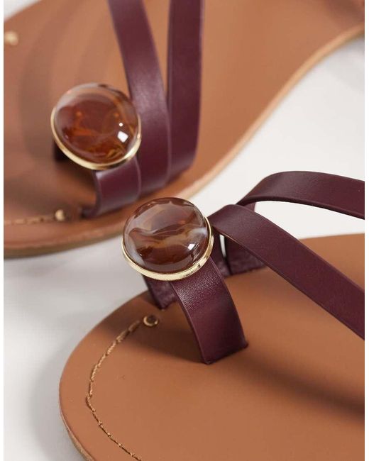 SEQWL Red Strappy Flat Sandals With Toe Embellishment