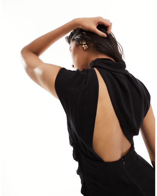 Robe mi-longue en lin à mancherons et col montant avec dos nu et détail boutonné sur l'encolure ASOS en coloris Black