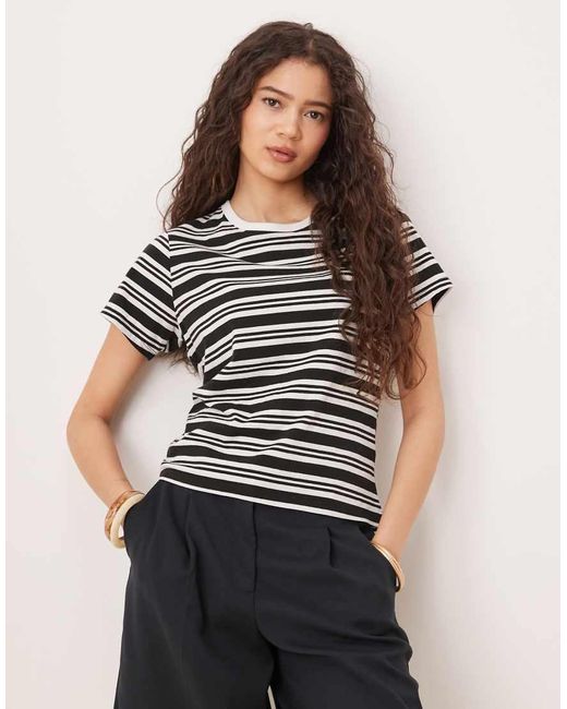 Abercrombie & Fitch Black Short Sleeve Skimming Tee