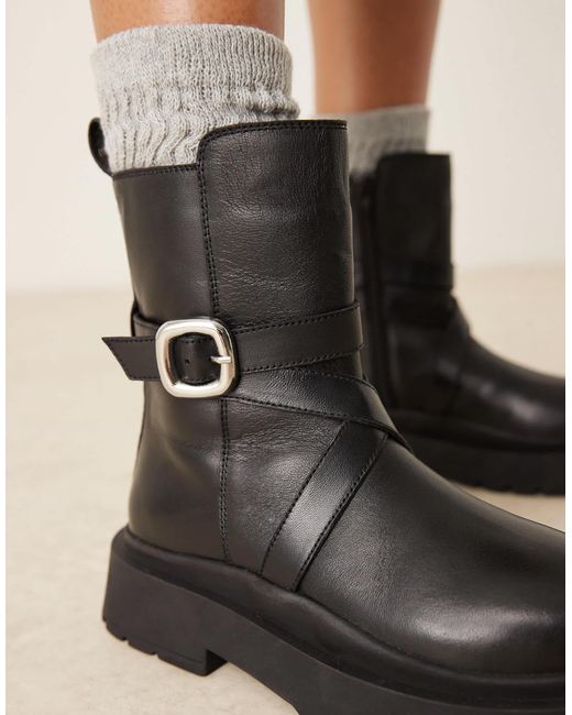 Amelia - bottines plates en cuir avec semelle chunky et détail boucle ASOS en coloris Black