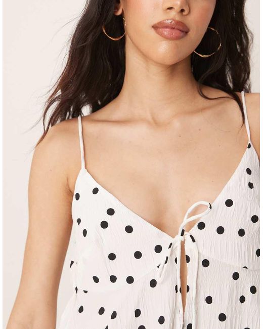Top Largo Blanco De Tirantes Con Lazada Delantera Y Estampado De De Tejido Texturizado De (Parte De Un Conjunto) ASOS de color White