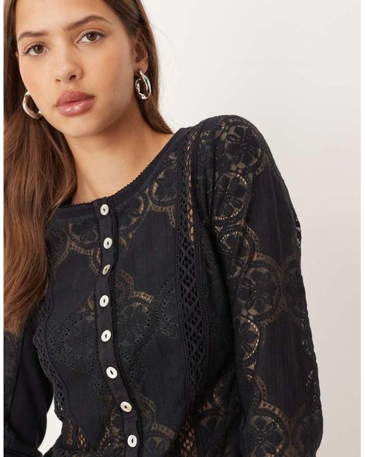Top De Manga Larga Con Botones De Punto Jae De Free People de color Black