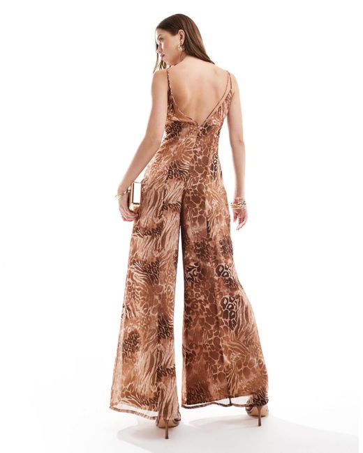 Combinaison en mousseline avec col v et empiècement transparent - imprimé léopard ASOS en coloris Brown