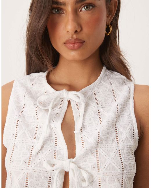 ASOS Blue – kastig geschnittene weste aus häkelware